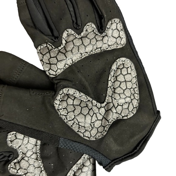 Unisex black cycling,‎ motorcycle, ski athletic thin gloves new Large fits small - Picture 3 of 4